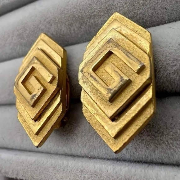 Givenchy Vintage G Logo Gold Clip-on Earrings - Picture 5 of 8